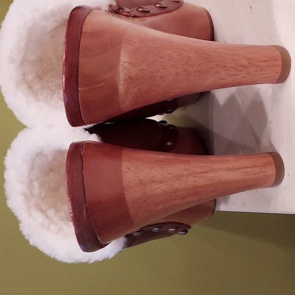 Coach-Georgia waxy leather mules.  Whiskey with soft lining and wood heel.  7. - Picture 6 of 15